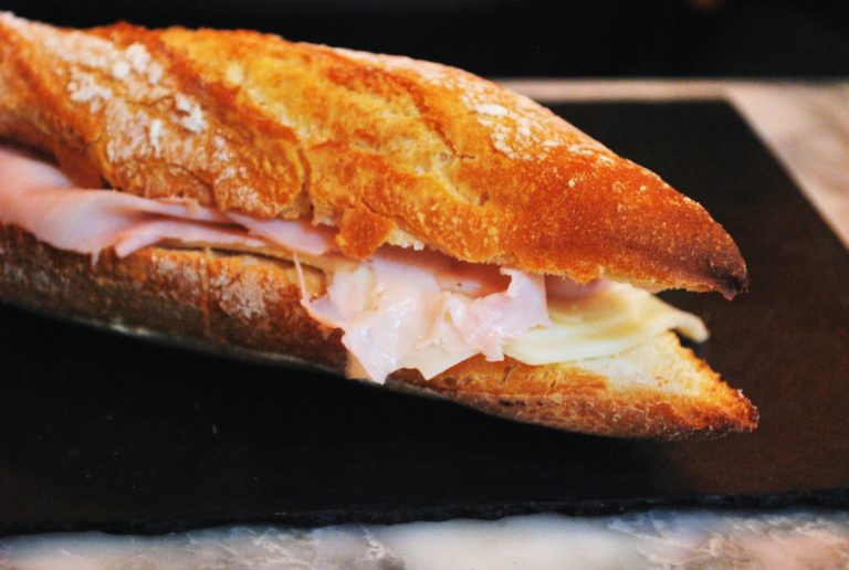baguette sandwich french food